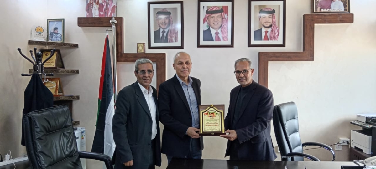 الفحيلي يكرم الكساسبة في عيد الملك