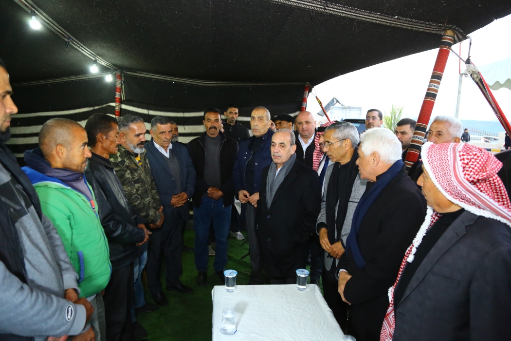 وزير الإدارة المحلية يرعى إفطار عمال الوطن في بلدية السلط الكبرى