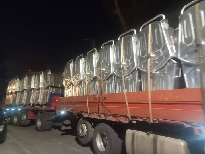 بلدية الفحيص تتسلم 150 حاوية نفايات جديدة لتعزيز النظافة في المدينة