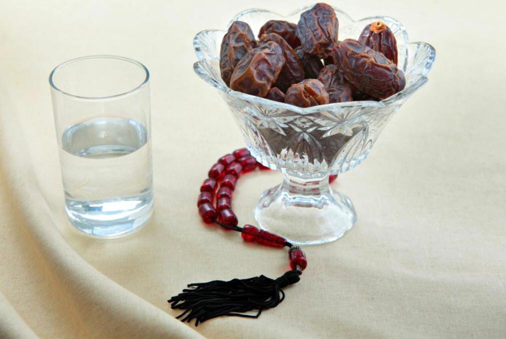 فوائد الفطور والماء على جسم الصائم