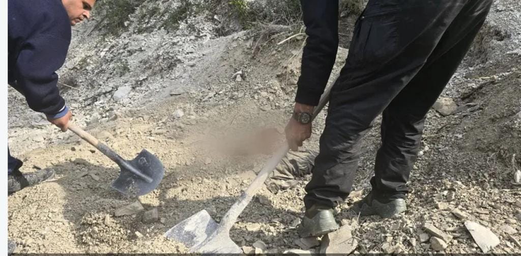 اكتشاف مقبرة جماعية لـ عناصر من الأمن السوري بريف اللاذقية