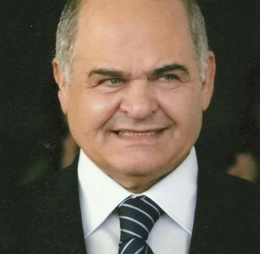 الملك ينعم على المرحوم مدير المخابرات الأسبق اللواء سميح عصفورة