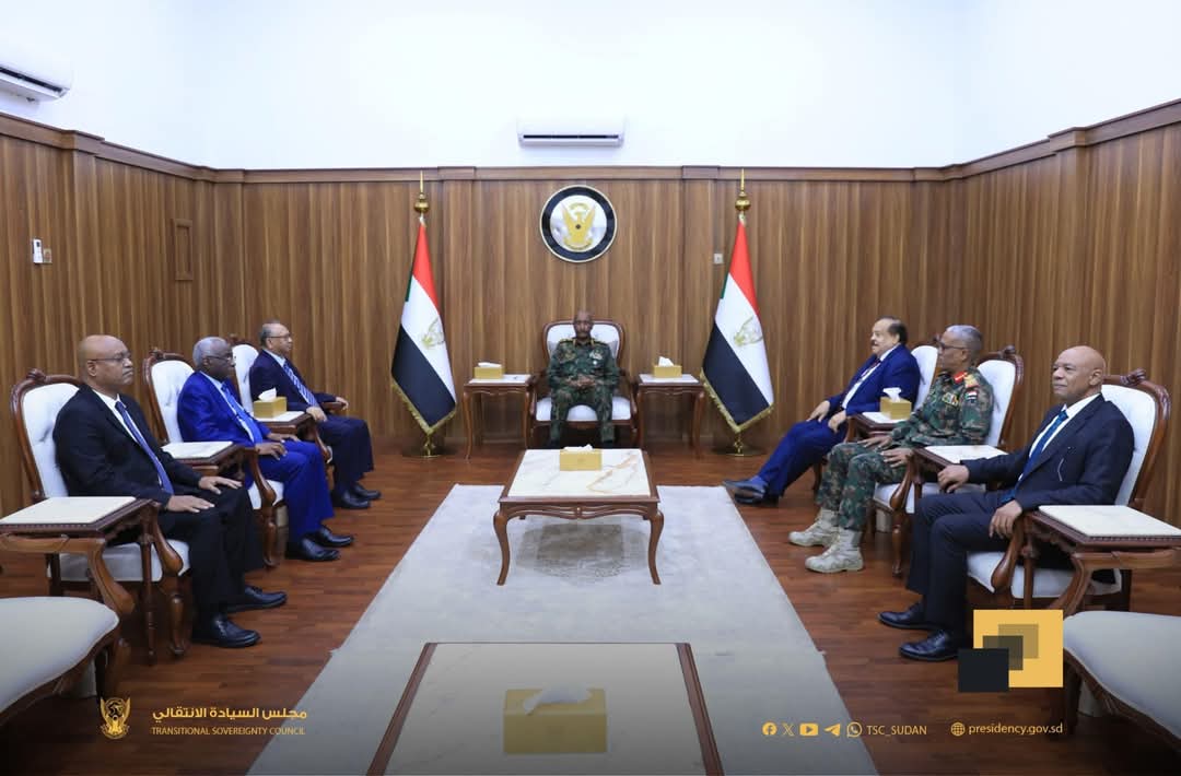 برهان يؤكد ضرورة ترقية علاقات السودان الخارجية