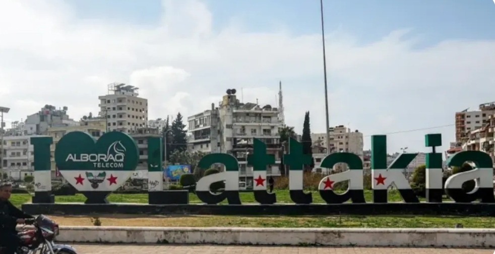 موجة نزوح من ساحل سوريا إلى شمال لبنان.. ونائب يحذر