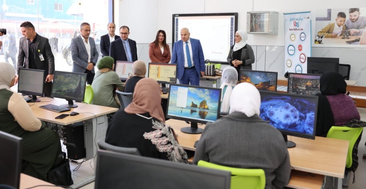 وزير العمل يطلع على مشاريع إنتاجية لسيدات في دير علا