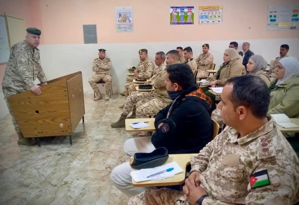 تنفيذ تدريب المرشدين في مدارس الثقافة العسكرية بالتنسيق مع الخدمات الطبية الملكية....صور
