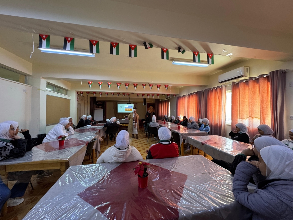 مركز شابات البترا يختتم دورة توعية الشباب بالقوانين والحقوق والواجبات