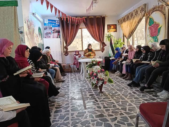 مركز شابات صخرة ينظم دورة لتحفيظ سورة يس بمشاركة 20 شابة