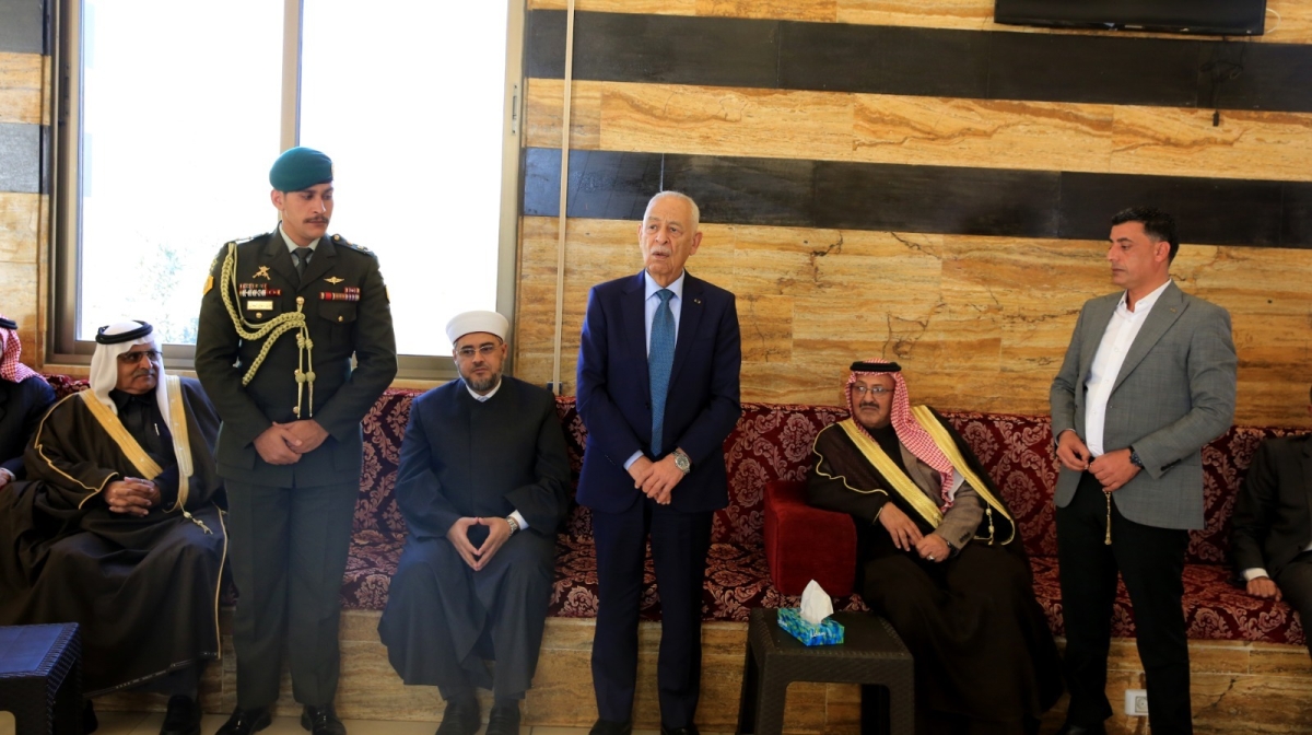 مندوبا عن الملك وولي العهد...العيسوي يعزي الفايزبني صخر..صور
