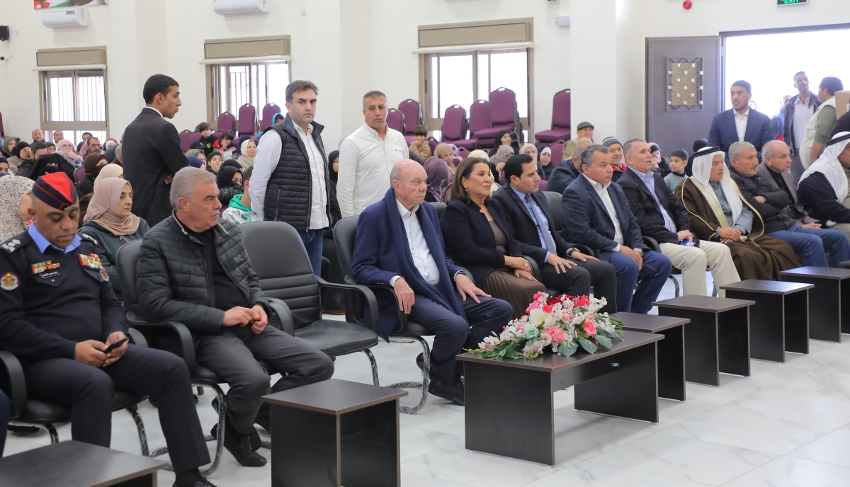 الفايز يرعى حملة خيرية في مخيم الوحدات