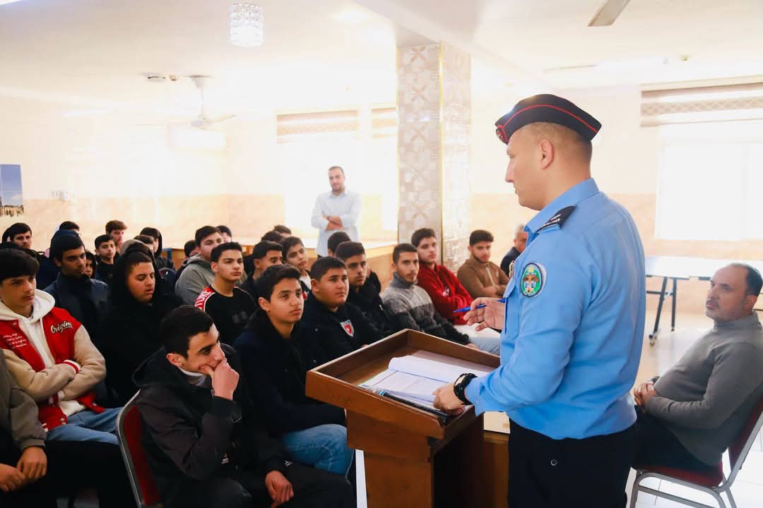 الشرطة المجتمعية تنظم أنشطة توعوية لطلاب المدارس