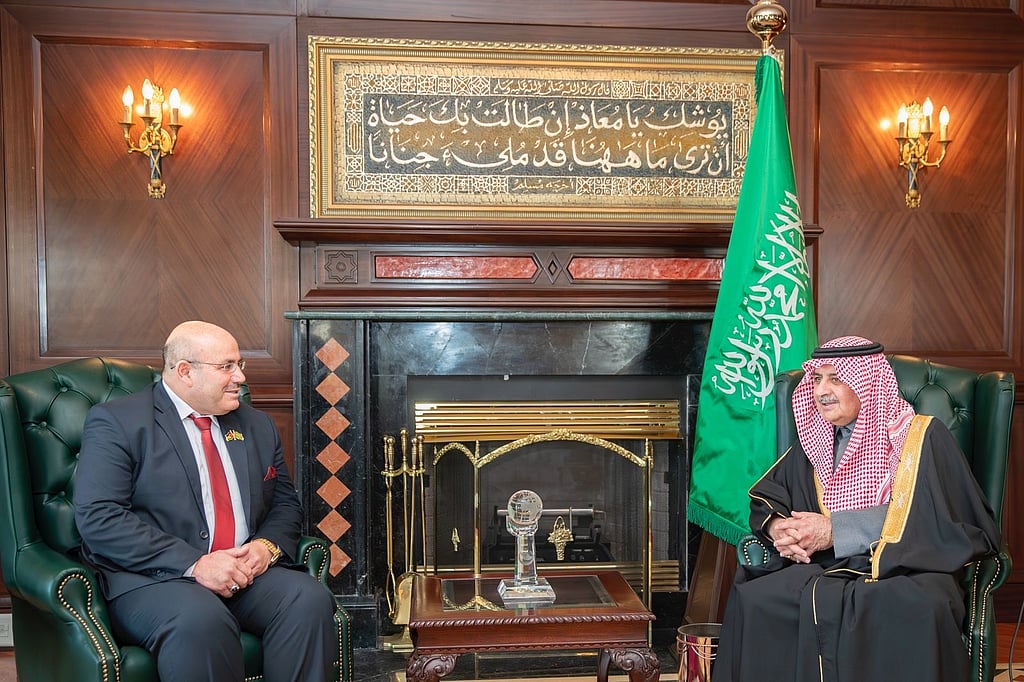 أمير تبوك يستقبل رئيس بلدية معان  ويؤكد عمق العلاقات بين البلدَيْن