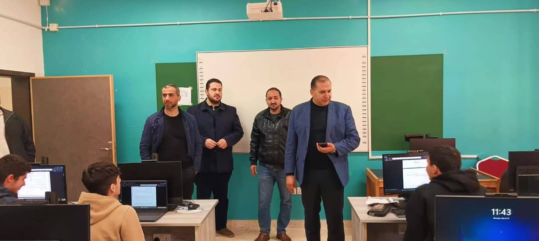 الشوابكة يتفقد تخصصات BTEC بفرعيه الأعمال ، وتكنولوجيا المعلومات في مدرسة ابن العميد الثانوية للبنين.