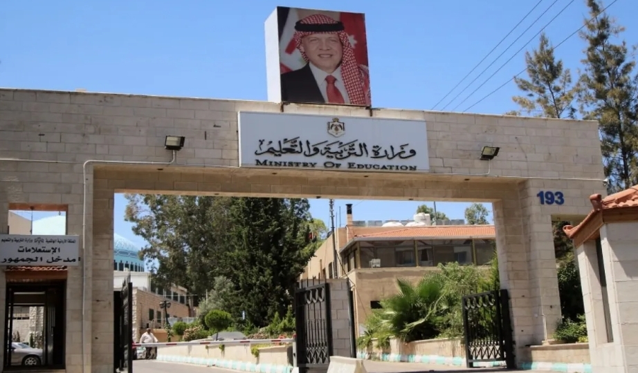 وزير التربية: احتساب أيام العطل الرسمية من الإجازة السنوية للموظفين