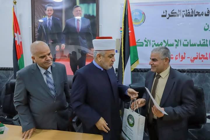 وزير الأوقاف يفتتح يوماً خيرياً وطبياً في لواء عي ويدشن مسجدًا جديدًا في لواء القصر