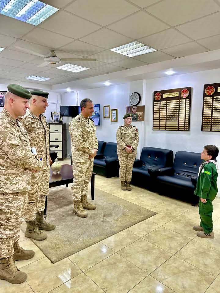 مدير التربية والتعليم والثقافة العسكرية يزور روضة ومدرسة الملكة علياء  صور