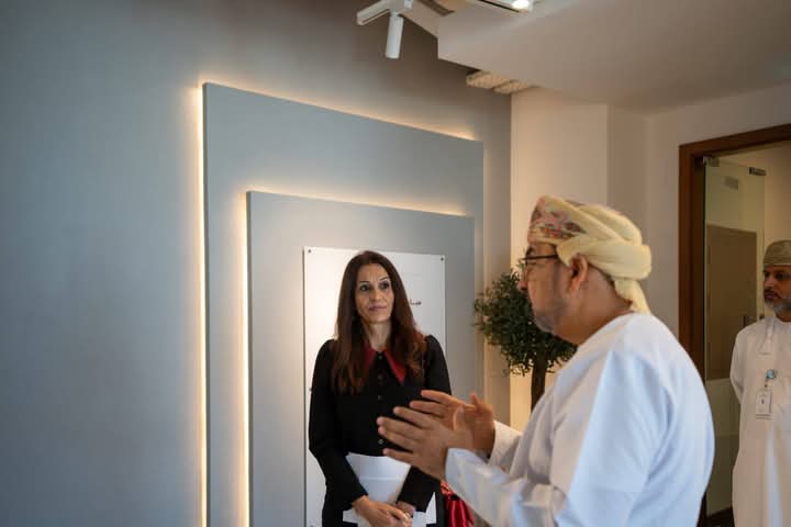 السفيرة النعيمات تبحث تعزيز التعاون مع الأكاديمية السلطانية للإدارة