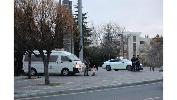 الأمن يكشف سبب حادث مروع أودى بحياة 3 أشخاص في عمان