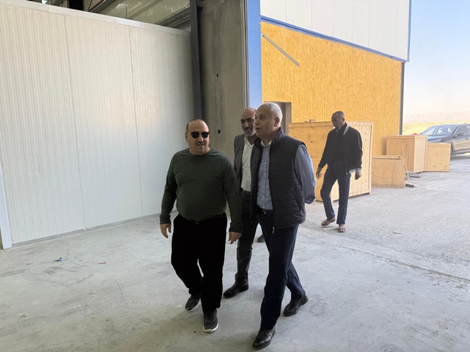 مدير الإقراض الزراعي يتفقد عددا من المشاريع في غور الصافي