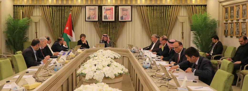  إدارية الأعيان تبحث سبل تطوير القطاع العام