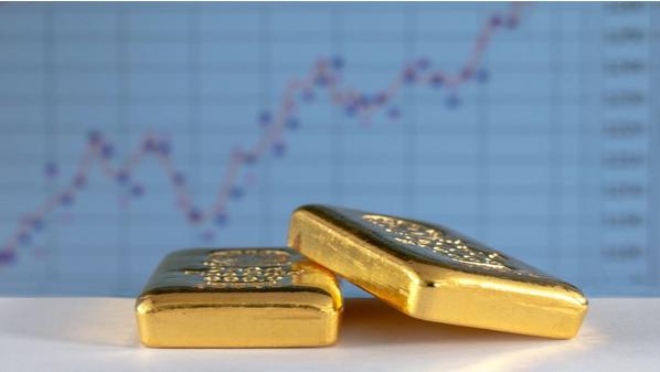 الذهب يصعد لمستوى قياسي جديد ويقترب من قمة 3000 دولار