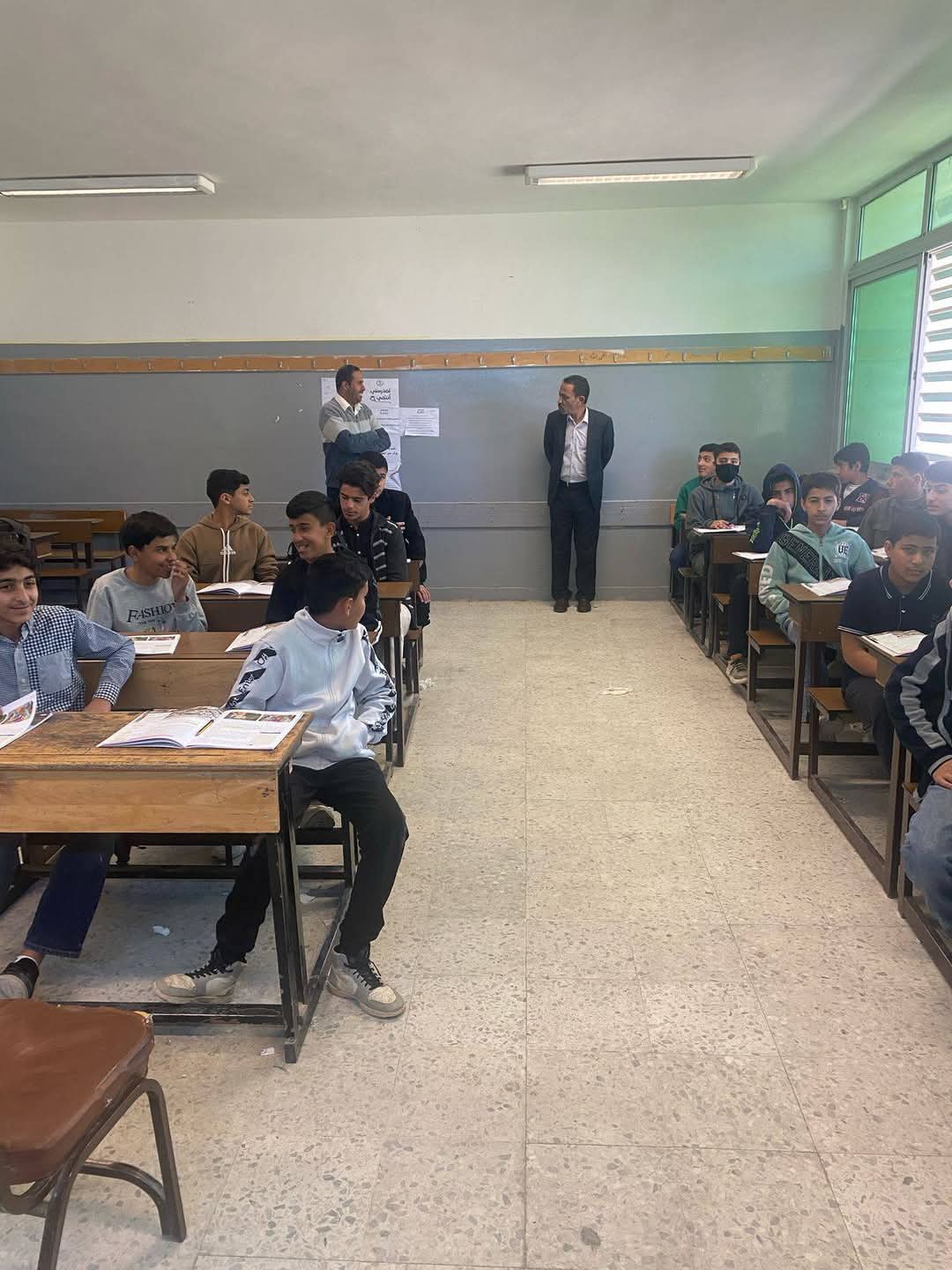 الزبن يتفقد مدرسة الفيصلية الثانوية للبنين لمتابعة سير العملية التعليمية...صور