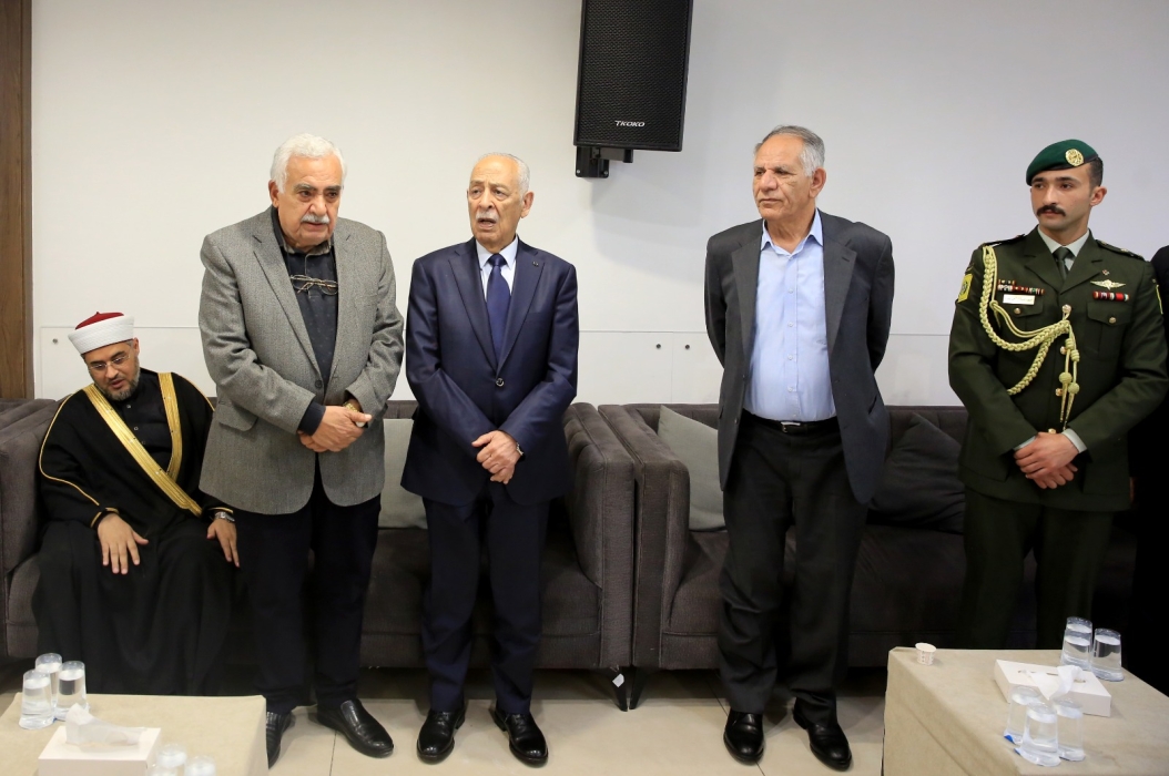 مندوبا عن الملك وولي العهد.. العيسوي يعزي آل أبو خلف