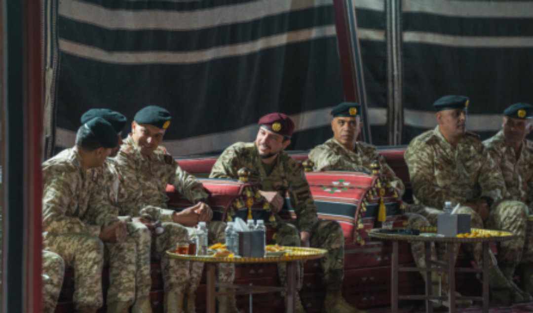 ولي العهد يشارك مرتبات لواء الملك الحسين بن طلال المدرع الملكي40 مأدبة الإفطار...صور