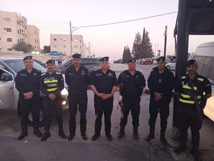 مدير شرطة شمال عمان يشارك كوادره الإفطار ويشيد بجهودهم في رمضان