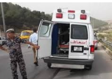 6 إصابات بتدهور وانقلاب مركبتي شحن على طرق خارجية
