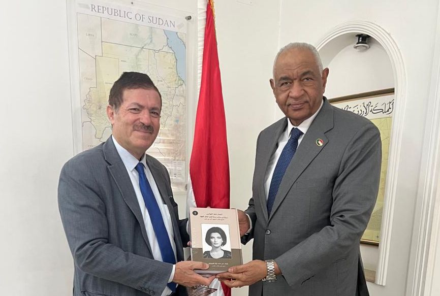 السفير السوداني في عمان  يستقبل المؤرخ عمر العرموطي ...صور
