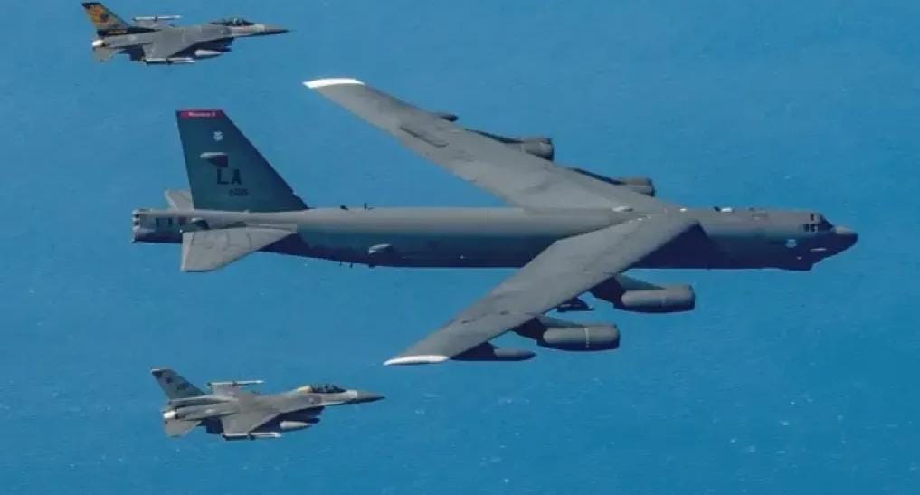 تصعيد أمريكي: قاذفة B52 تنطلق نحو اليمن وواشنطن تتوعد الحوثيين