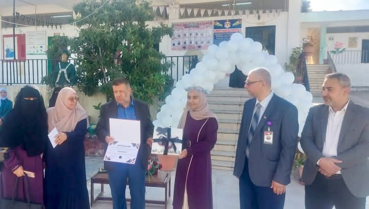 تكريم الطالبة ربى الشريدة لفوزها بالمركز الأول في مسابقة كنوز القرآن على مستوى المملكة