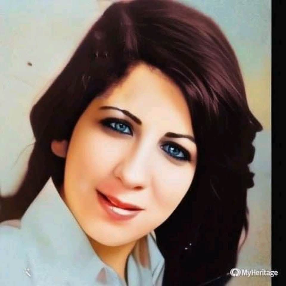 الخفش تكتب الصورة في عمر ١٨