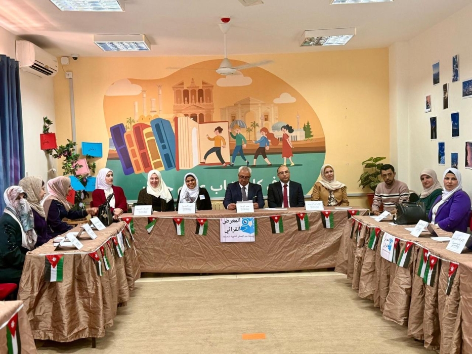 جويعد يفتتح معرض القراءة في مدرسة عين البستان الثانوية