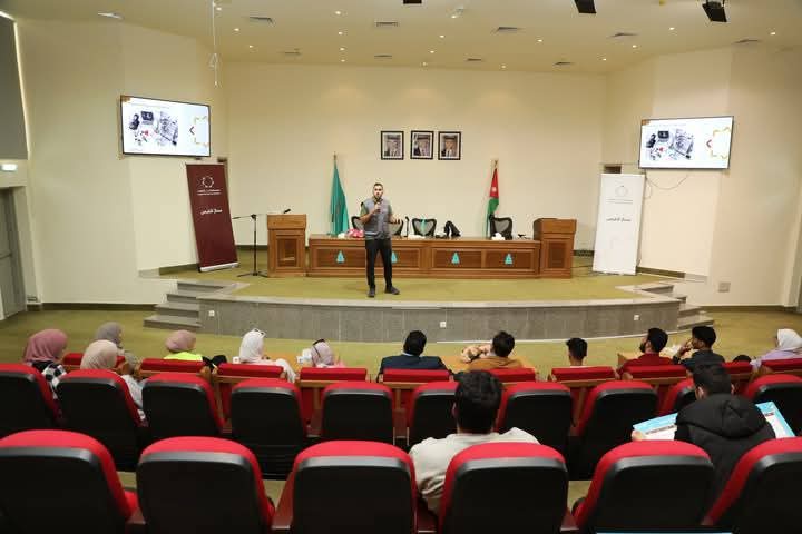 مؤسسة ولي العهد تنظم ورشة تعريفية ببرنامج مساحة الصناع في جامعة آل البيت