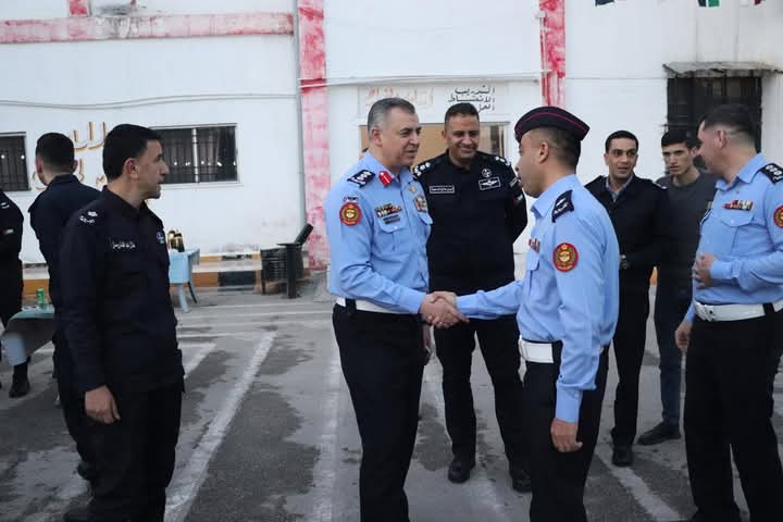 العقيد شادي الهباهبة يشارك مرتبات القيادة وجبة الإفطار ويثني على جهودهم في رمضان  صور