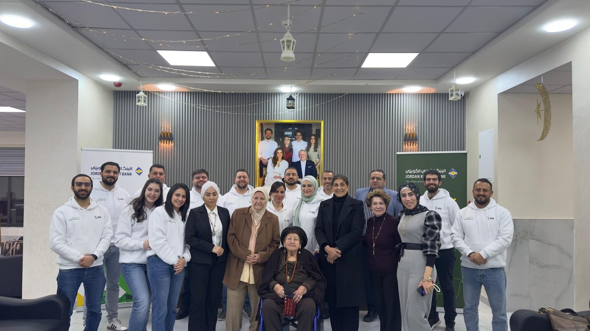 البنك الاردني الكويتي ينظيم  إفطار رمضاني لنزلاء جمعية الاسرة البيضاء – دار الضيافة للمسنين بمناسبة قرب عيد الأم.