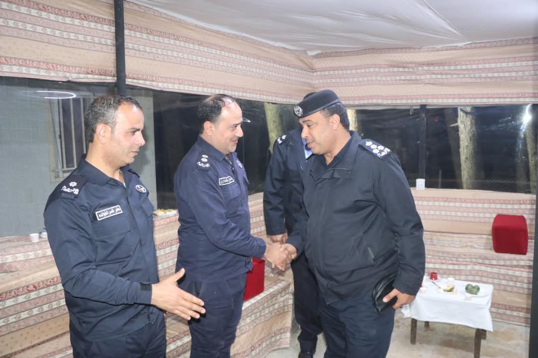العميد الجبور يشارك مرتبات فرسان الأمن العام وقيادة الموسيقات مأدبة الإفطار