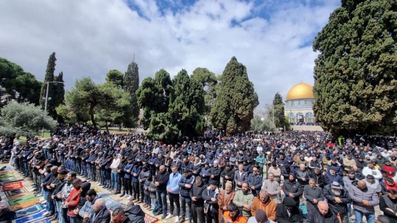 80 ألفا يؤدون صلاة الجمعة في المسجد الأقصى المبارك