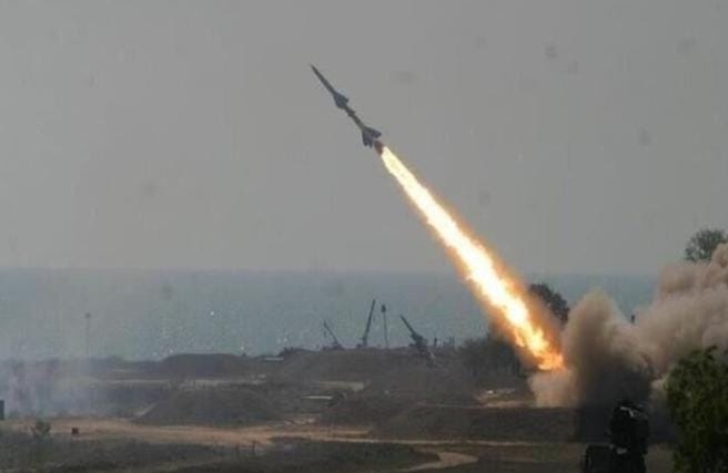 عاجل: الحوثيون يعلنون قصف ”تل أبيب” بـ”صاروخ باليستي” من طراز فلسطين 2،