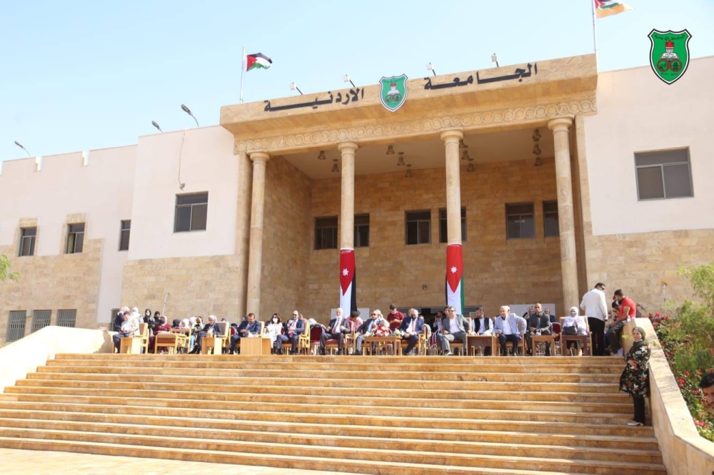 طلاب من جامعة الأردنية العقبة يطالبون بتطبيق التعليم الإلكتروني قبل العيد