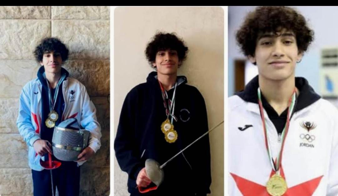 ذهبية برونزية لا يوجد سلاح السابر للطالب الكبير من مدارس الجامعة