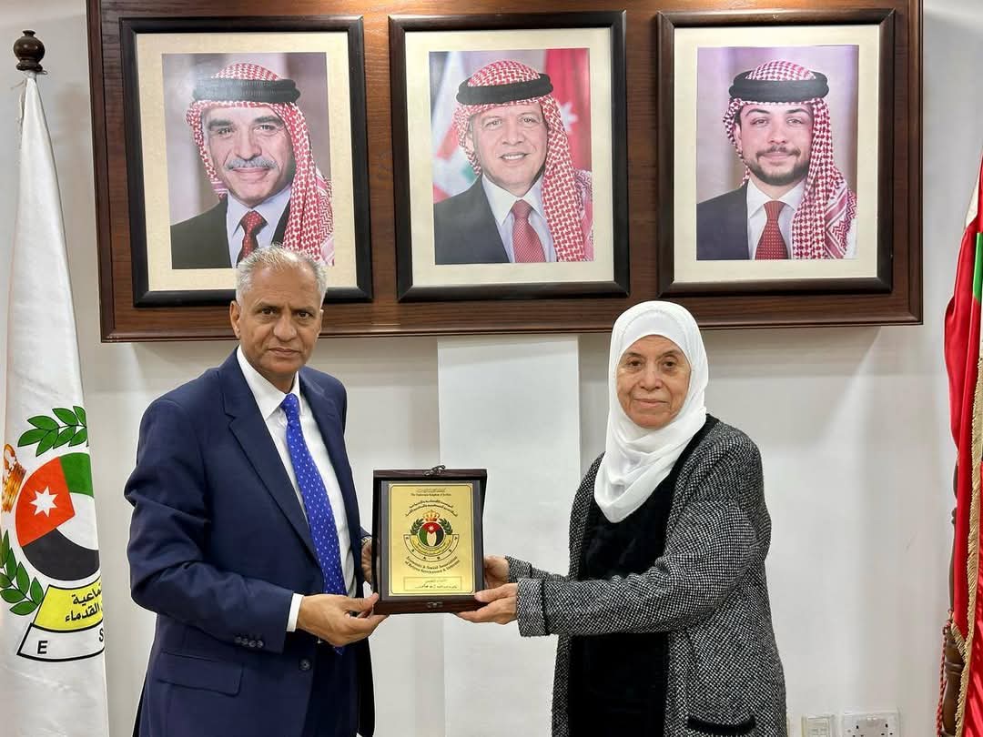 الرقاد يٌكرم أقدم منتسبتين للمؤسسة في يوم الكرامة وعيد الأم