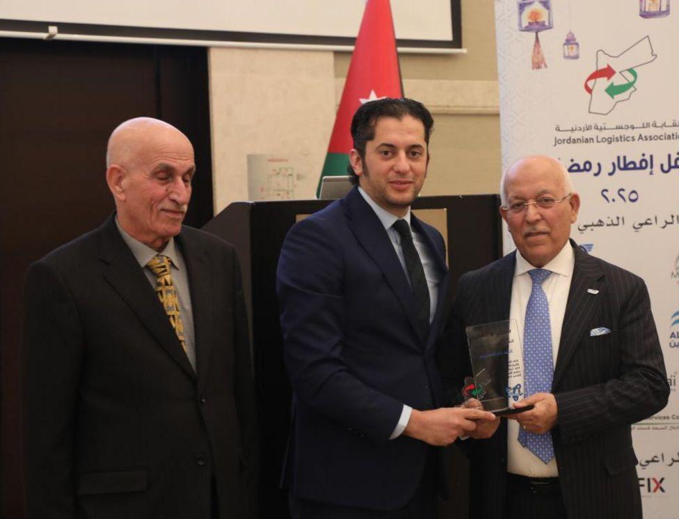 النقابة اللوجستية الأردنية تُكرم نادر شحروري وزملاءه من لجنة فريق العمل المكلف من مجلس الإدارة