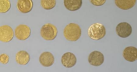 عاجل ..الجمارك تحبط تهريب 204 قطع أثرية للخارج (صور)