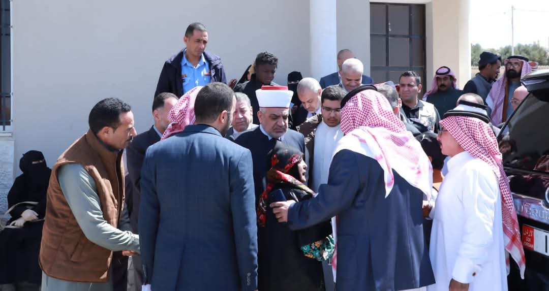 الخلايلة يفتتح اليوم الخيري والطبي المجاني...صور