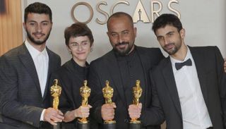 صهاينة يعتدون على مخرج فلسطيني مشارك في فيلم الأوسكار «لا أرض أخرى»