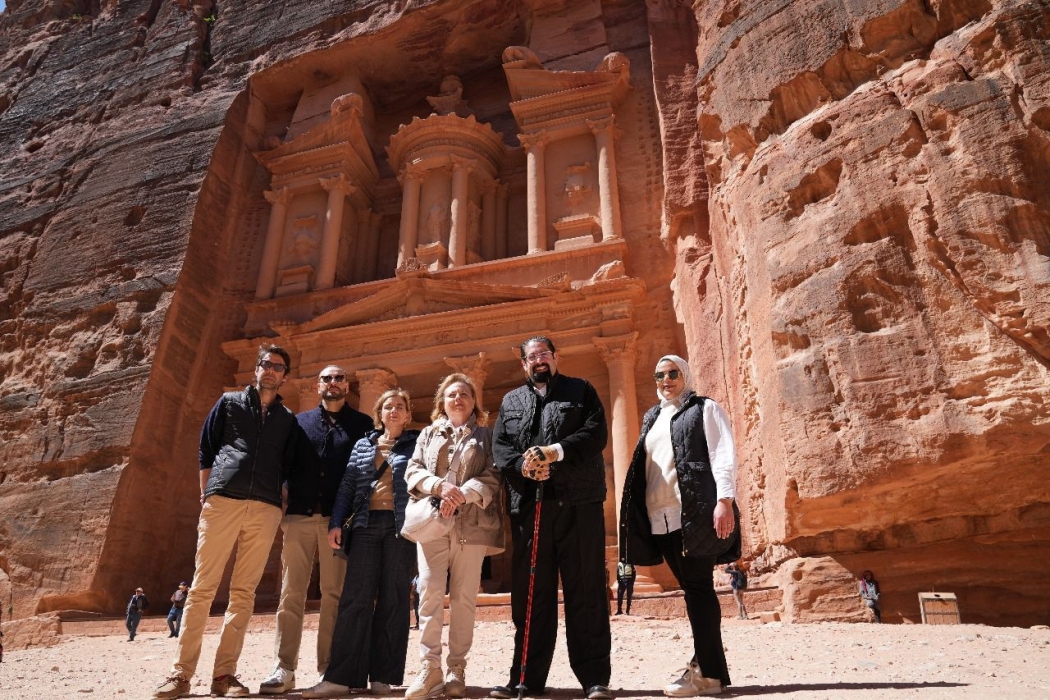 وفد إيطالي يزور البترا لتعزيز التعاون السياحي والثقافي بعد توقيع اتفاقية التوأمة مع الكولوسيوم