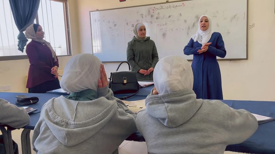 بني عطية تؤكد لطلبة الثانوية العامة اهمية المرحلة كونها ترسم لهم طريق المستقبل